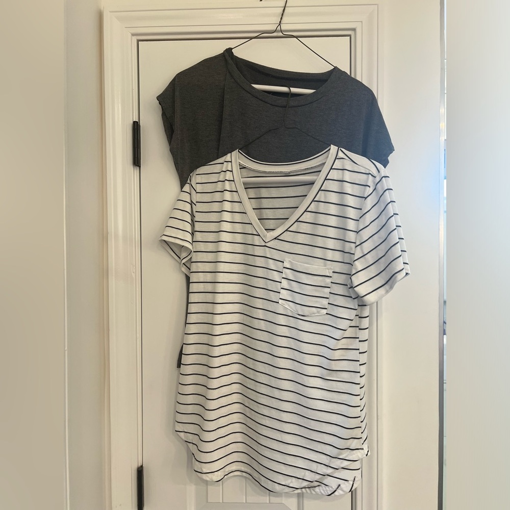 Bundle (2) V Neck Short Sleeve Tops Loose Fit Summer
Casual T Shirts with Pocket
